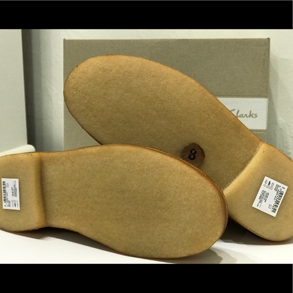 Clark’s Desert Chukka Boot, textured suede, size 8